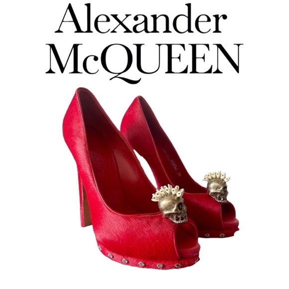 Alexander McQueen Red Suede Skull Embellished Peep Toe Pumps Size 38 - Picture 8 of 13